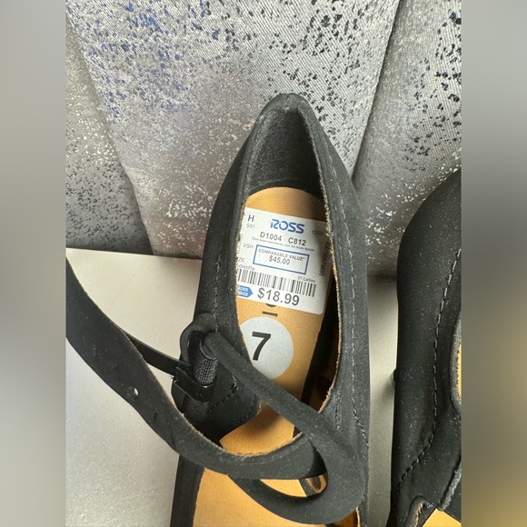 Black Heals - Size 7 - Picture 2 of 7